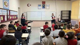 Çanakkalede jandarma ekipleri KADES ve güvenlik hakkında bilgilendirdi