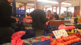 Çanakkalenin meşhur domatesi tezgahlarda 40 liradan 10 liraya kadar düştü