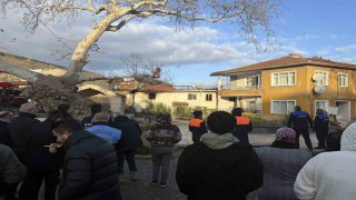Çatalcada evi yanan kadın uzun süre gözyaşı döktü