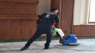 Çayırovada cuma vaazı sırasında içeriye köpek giren cami dezenfekte edildi