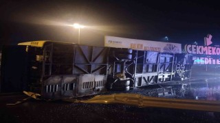 Çekmeköyde kontrolden çıkan otobüs takla attı