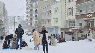 Çermikte karın yağışına en çok çocuklar sevindi