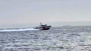 Çeşme açıklarında mülteci hareketliliği: Sahil Güvenlik mülteci botunu takip etti