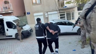 Çeşmede özel harekat destekli operasyon: 6 ayrı suçtan aranan firari yakalandı
