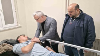 Cezaevi otobüsü kaza yaptı, Vali Şimşek yaralıları ziyaret etti