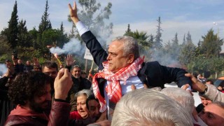 CHPden istifa eden Çakır memleketi Mersinde coşkuyla karşılandı