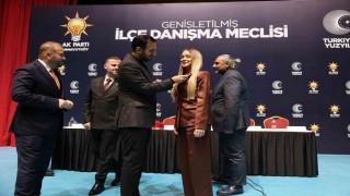 CHPden istifa eden ikisi meclis üyesi 150 kişi AK Partiye katıldı