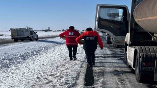 Cizre Kızılaydan yolda kalan tır şoförlerine sıcak destek