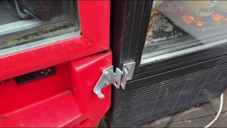 Çocuklar büfenin kilidini çözdü: İşletmeci isyan etti