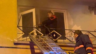 Çorumda apartmanda çıkan yangında 10 kişi dumandan etkilendi