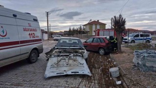 Çorumda iki otomobil çarpıştı: 1 yaralı