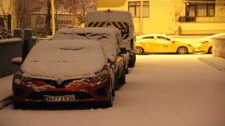 Çorumda kar etkisini göstermeye başladı: Kent merkezi beyaza büründü