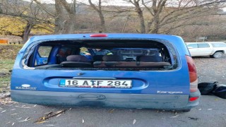 Çorumda otomobil şarampole devrildi: 3 yaralı