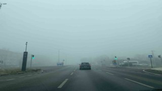 Çorumda yoğun sis ulaşımı olumsuz etkiledi: Görüş mesafesi 30 metreye kadar düştü