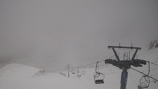 Davraz Kayak Merkezine mevsimin ilk karı düştü bazı noktalarda beyaza bürüdü