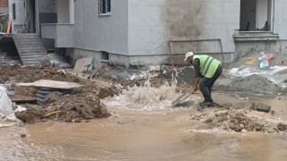 Delinen doğal gaz borusu ekipleri alarma geçirdi