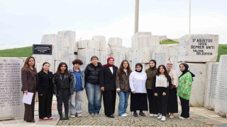 Deprem Anıtında gençlerden anlamlı çalışma