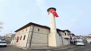 Depremde hasar alan cami yeniden ibadete açıldı