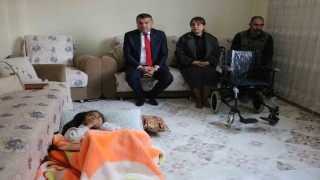 Devlet Bahçeliden Diyarbakırlı engelli kıza tekerlekli sandalye sürprizi