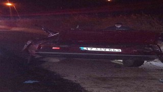 Direksiyon hakimiyetini kaybedip ağaca çarpan sürücü hayatını kaybetti