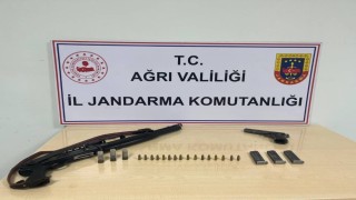 Diyadinde bir evde ruhsatsız silah ve fişek ele geçirildi