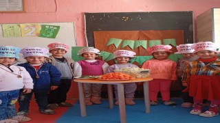 Diyadinde minik ellerle turşu şenliği