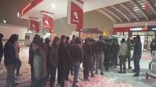 Diyarbakırda karda mahsur kalanlara sıcak çorba desteği