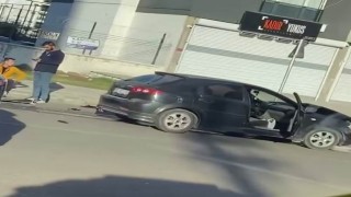 Diyarbakırda otomobiller çarpıştı: 2 yaralı