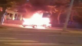 Diyarbakırda seyir halindeki otomobil alev topuna döndü