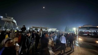 Diyarbakırda tahliye olan tutuklular davul zurnayla karşılandı