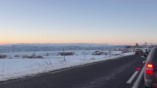Diyarbakırda tır devrildi, yol ulaşıma kapandı