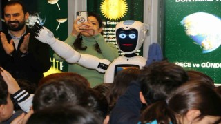 Diyarbakırlı öğrenciler atık malzemelerden robot yaptı