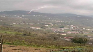 Doğu Karadenizde şimşekler cep telefonlarına yansıdı