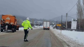 Domaniçte mevsimin ilk karı etkili oldu