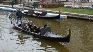 Dondurucu soğuklara rağmen gondol keyfi Eskişehirin gezi rutininden çıkmadı