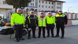 Dörtyolun sevilen ismi Ömür, polis yeleği giyerek trafik denetimine çıktı