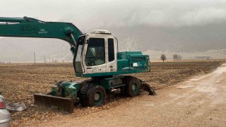 DSİye ait kepçe ile define arandığı iddiasını bölgede bulunan sigara izmaritinin DNA örnekleri aydınlatacak