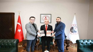 Dünden Bugüne Kırklareli eseri Vali Turana takdim edildi