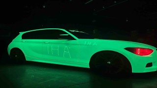 Dünyada eşi nadir olan araç gündüz beyaz, geceleri ise yeşil rengi ile parlıyor