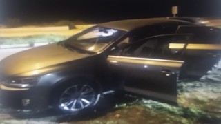 Dur ihtarına uymayan sürücü kovalamaca sonrası polise çarptı: 1 polis yaralandı