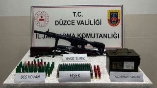 Düzcede evinin bahçesinde havaya ateş eden 2 kişi yakalandı