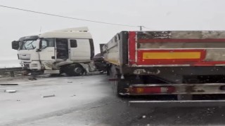Düzcede tır makaslaması çevre yolunu kapattı