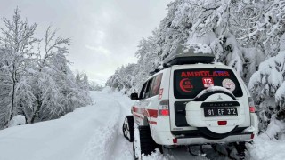Düzcede yaşlı hastaya paletli ambulans ulaştı