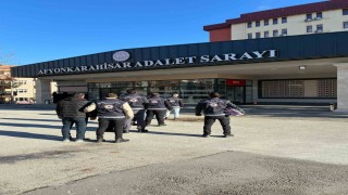 Düzensiz göçmen operasyonunda 4 kişi tutuklandı