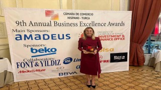 Ebru Özdemire İspanyadan ‘Mesleki Liyakat Ödülü