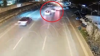 Ehliyetsiz genç, ağabeyinin otomobili ile makas atarken kaza yaptı