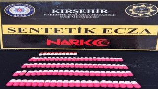 Ekiplerin şüphelendiği şahsın üzerinden uyuşturucu çıktı