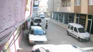 Ekmek arabasının kapısı böyle yere serdi