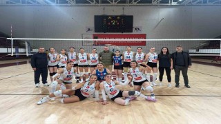 Elazığ Belediyespor Kadın Voleybol Takımı dolu dizgin gidiyor