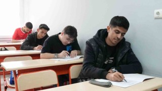 Elazığda 9 bin öğrenci sınavda ter döktü